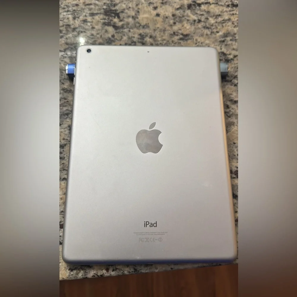 Apple iPad Air 1 9.7 Inch Screen Wi-Fi